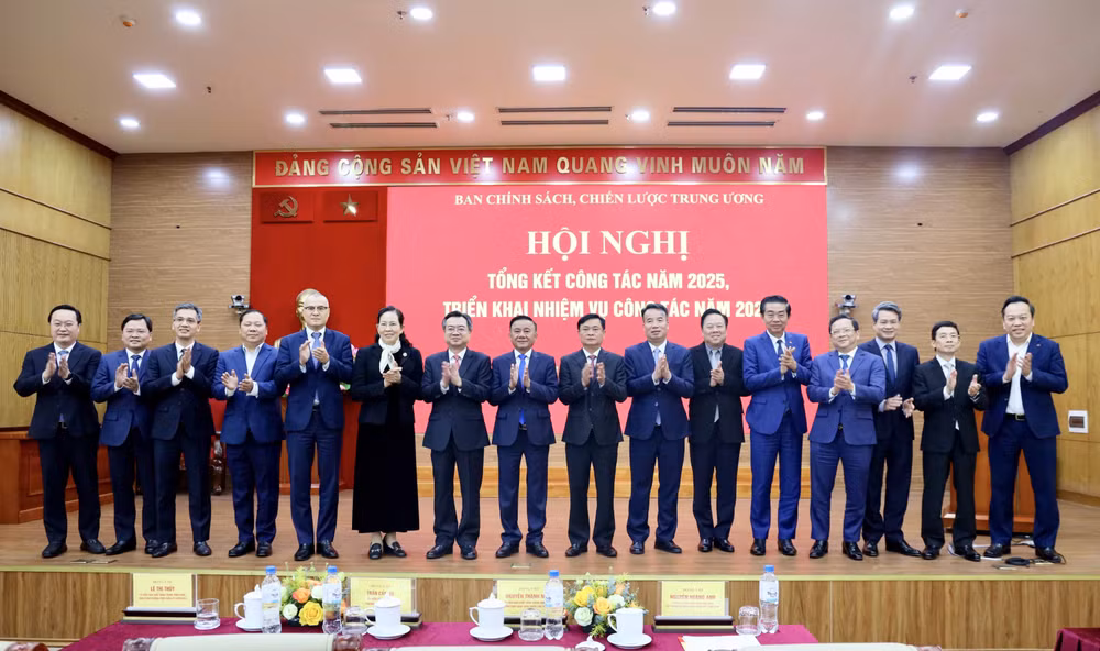 vna-potal-thuong-truc-ban-bi-thu-tran-cam-tu-du-hoi-nghi-trien-khai-nhiem-vu-nam-2026-ban-chinh-sach-chien-luoc-trung-uong-8495934.jpg