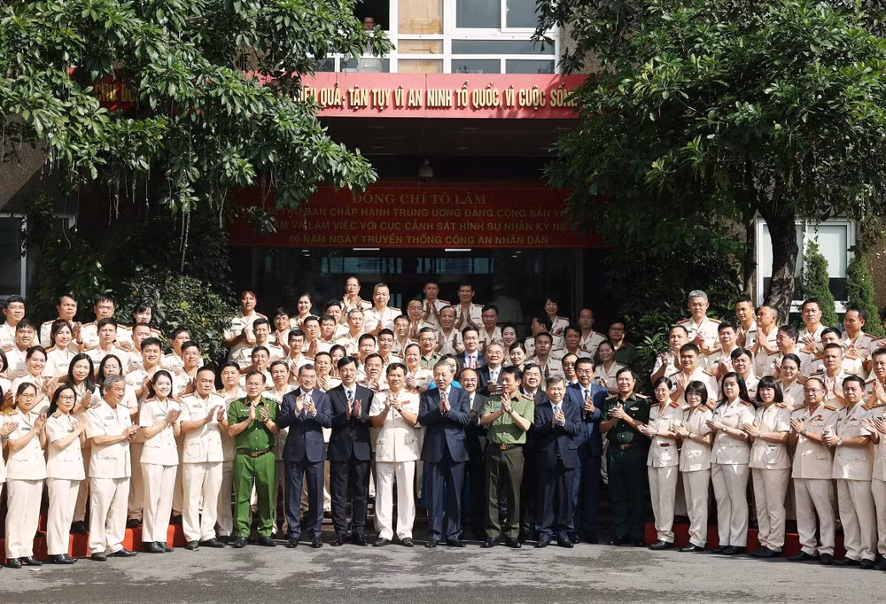 vna-potal-tong-bi-thu-to-lam-tham-lam-viec-voi-cuc-canh-sat-hinh-su-bo-cong-an-8198717.jpg