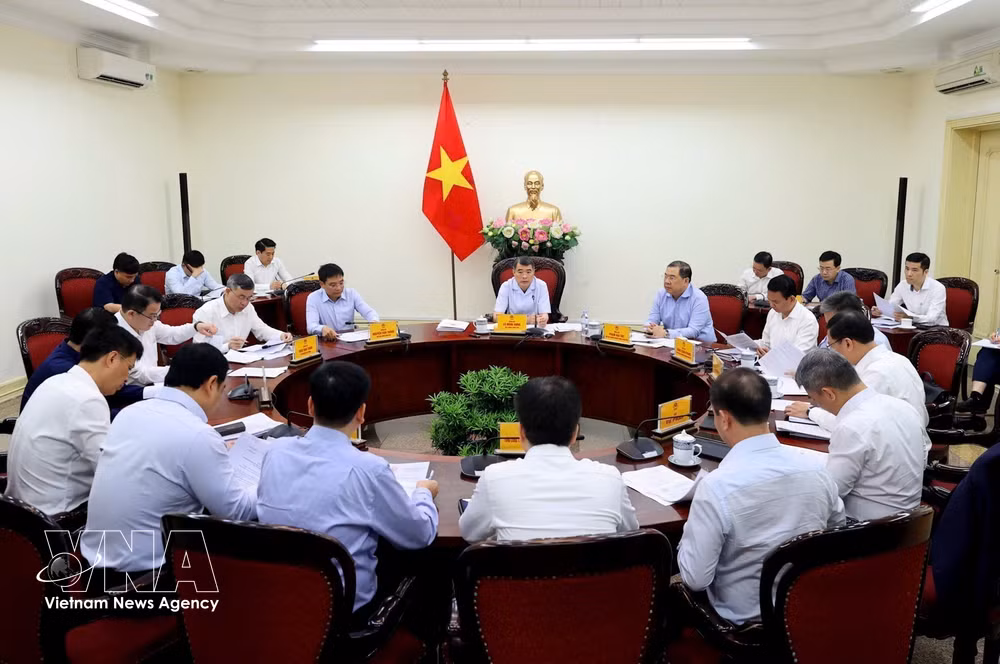 vnanet-potal-thu-tuong-chu-tri-hop-thao-go-vuong-mac-du-an-san-bay-long-thanh-8739800.jpg