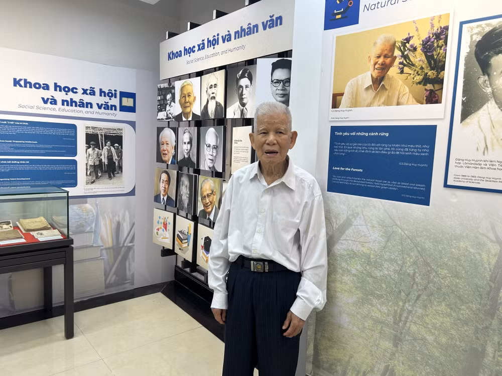 giao-su-tien-si-khoa-hoc-anh-hung-da-dang-sinh-hoc-asean-chu-tich-hoi-dong-cay-di-san-viet-nam-dang-huy-huynh-ttxvn.jpg