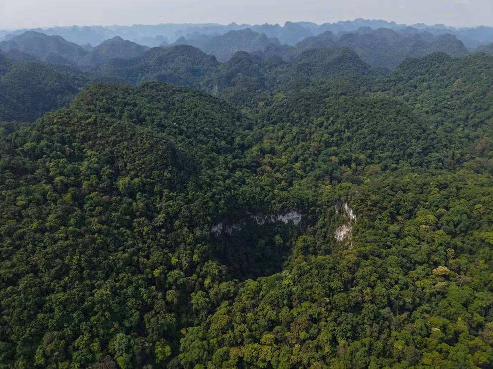 quang-tri-phat-hien-ho-sut-khong-lo-giua-long-di-san-phong-nha-ke-bang-9106016.jpg