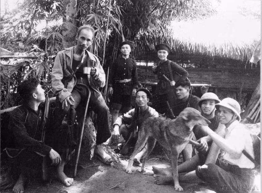 vna-potal-chu-tich-ho-chi-minh-nguoi-sang-lap-ren-luyen-dang-cong-san-viet-nam-7806671.jpg