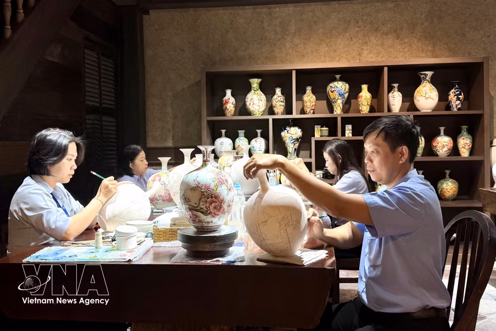 vnanet_khu-trai-nghiem-van-hoa-tai-bao-tang-gom-su-minh-long-thanh-pho-ho-chi-minh-anh-ttxvn.jpg