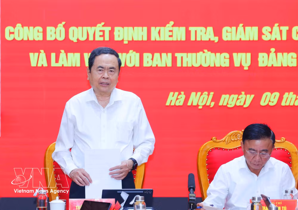 vnanet-potal-cong-bo-quyet-dinh-kiem-tra-giam-sat-cua-bo-chinh-tri-ban-bi-thu-doi-voi-ban-thuong-vu-dang-uy-cac-co-quan-dang-trung-uong-8628545.jpg