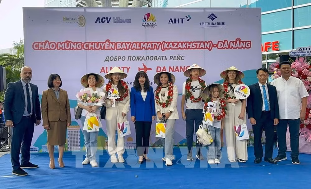 142926-da-nang-don-duong-bay-truc-tiep-den-tu-kazakhstan.jpg