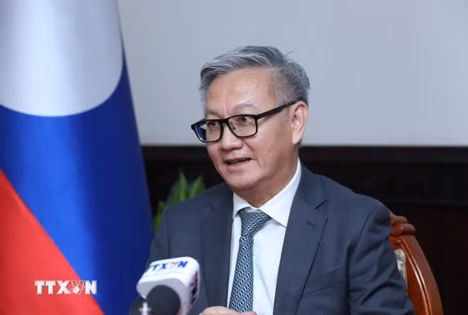 thongsavanh-phomvihane.jpg