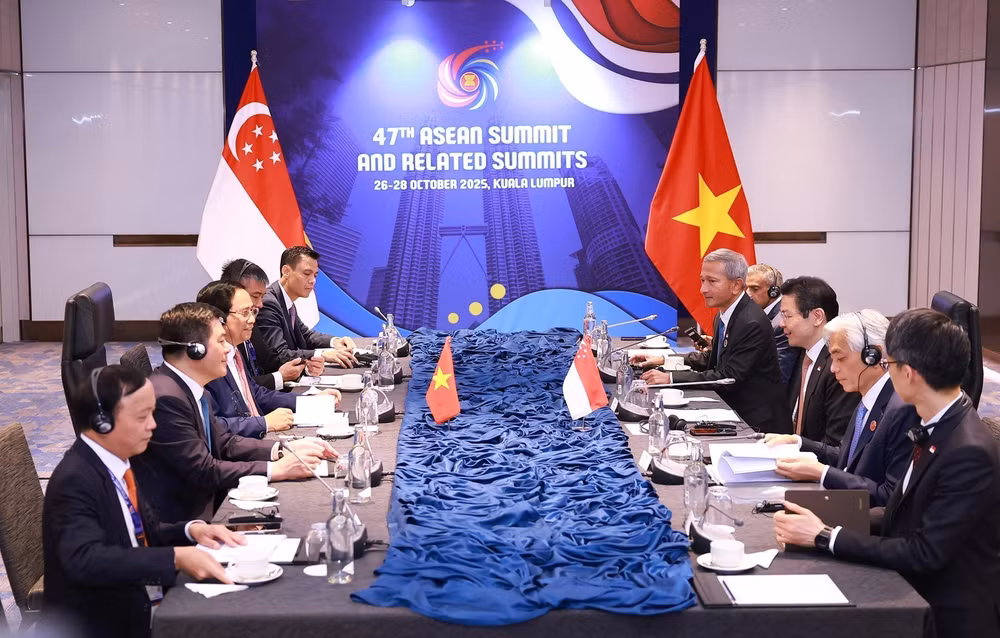 vna-potal-thu-tuong-pham-minh-chinh-gap-thuong-nien-lan-thu-2-voi-thu-tuong-singapore-lawrence-wong-8369331.jpg