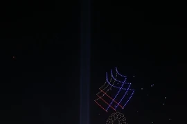 Зажжение факела на церемонии открытия SEA Games 33. Фото: Минь Куиет -специальный корреспондент ВИА в Таиланде.