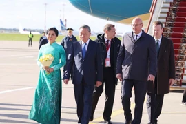 Генеральный секретарь ЦК КПВ То Лам и его супруга прибыл в Москву, начав официальный визит в Российскую Федерацию и принимая участие в праздновании 80-й годовщины Победы в Великой Отечественной войне. (Фото: ВИA)