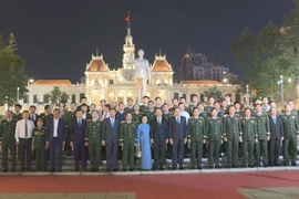 Партийные и государственные лидеры Вьетнама на мероприятии (Фото: ВИA)