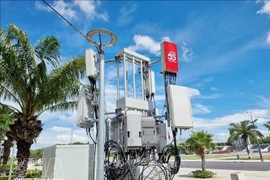 Базовая станция 5G корпорации Viettel обеспечивает покрытие в районе площади 16 апреля в квартале Донгхай провинции Кханьхоа. (Фото: ВИА) 