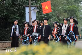 Представители народности Зао в Национальной деревне культуры и туризма народностей Вьетнама. (Фото: ВИА)