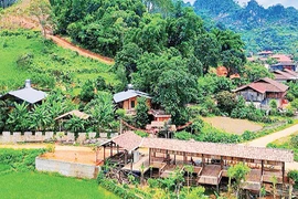 Вид на туристическую деревню в общине Хыулиен, провинция Лангшон. (Фото: «Нянзян»)