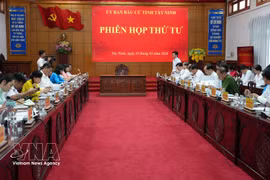 Избирательный комитет южной провинции Тэйнинь проводит своё четвёртое заседание 23 февраля. (Фото: ВИА)