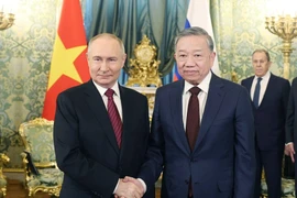 Генеральный секретарь ЦК КПВ То Лам проводит краткую встречу с президентом России Владимиром Путиным в Кремле. (Фото: ВИA)