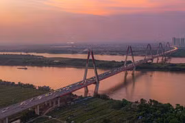 Мост Нятан - один из семи мостов, проходящих через Красную реку, соединяющий район Тэйхо с уездом Донгань в Ханое. (Фото: ВИА)