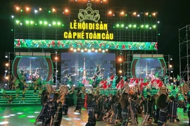 Народный танец в программе церемонии открытия первого Глобального фестиваля кофейного наследия. (Фото: ВИА) 