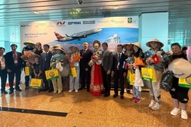 Российские туристы первым рейсом Nordwind в Кханьхоа прибыли в провинцию 29 сентября. (Фото: ВИA)