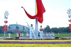 Церемония поднятия флага на площади Бадинь в Ханое (Фото: ВИA)