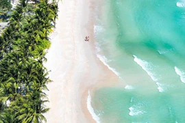 Иностранные туристы всё чаще выбирают Фукуок вместо таких «гигантов», как Бали и Пхукет, благодаря ощущению новизны, которое дарит остров. (Фото: Sun Group) 