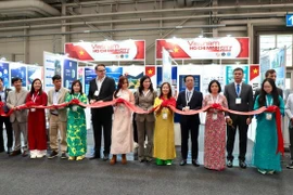  На открытии стенда Вьетнама на выставке EMO Hannover 2025. (Фото: ВИA) 