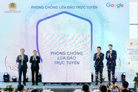 Представители Министерства общественной безопасности и компании Google на мероприятии 26 июня. (Фото предоставлено организаторами)