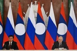 Президент России Владимир Путин и президент Лаоса Тонглун Сисулит выступили с заявлениями по итогам переговоров. (Фото: en.kremlin.ru)