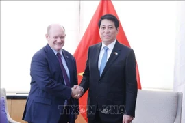 Президент Лыонг Кыонг принимает сенатора США Криса Кунса. (Фото: ВИА)
