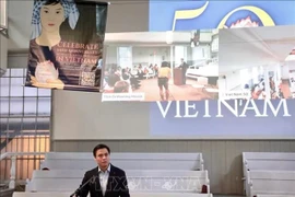 Посол Данг Хоанг Жанг, постоянный представитель Вьетнама при ООН, выступает на мероприятии «50-летие мира и социального прогресса во Вьетнаме». (Фото: ВИA)