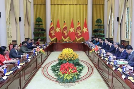 На переговорах между президентом государства Лыонг Кыонг и президентом Шри-Ланки Анурой Кумарой Диссанаяке. (Фото: ВИA)