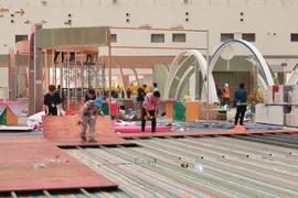 Подготовка к 1-й ярмарке «Славная весна» 2026 года. Фото: Вьетнамское информационное агентство.