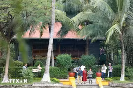 Дом на сваях, в котором президент Хо Ши Мин жил и работал с мая 1958 по август 1969 года, находится на территории мемориального комплекса имени президента Хо Ши Мина. (Фото: ВИA)