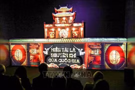 Объект культурного наследия «Императорская цитадель Тханглонг» в Ханое представляет спектакль «Столица Тханглонг» с использованием технологии 3D-мэппинга и цифрового пространства для иммерсивных впечатлений.