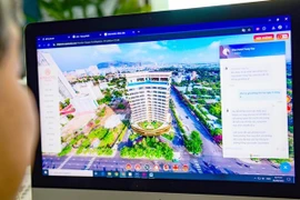 Отели внедрили виртуальных помощников, чтобы улучшить качество обслуживания гостей. (Фото: tuoitre.vn)