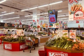 Цены на продукты питания резко выросли в населённых пунктах, непосредственно пострадавших от послештормовых наводнений.(Фото: VietnamPlus) 