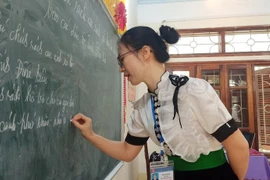 Заседание в средней школе Пом Лот в провинции Дьенбьен. (Фото: VietnamPlus)