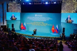Генеральный секретарь ЦК КПВ То Лам выступает с речью в Российской академии народного хозяйства и государственной службы при Президенте РФ (РАНХиГС) в Москве 10 мая. (Фото: ВИA)