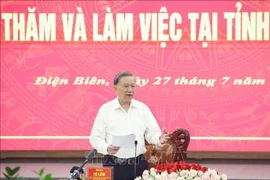 Генеральный секретарь партии То Лам выступает на рабочем заседании с партийным комитетом Дьенбьен 27 июля. (Фото: ВИA)