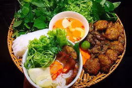 Популярные блюда уличной кухни в Ханое в первые дни Нового года