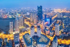 Вид на Ханой. Столица активизирует торговое продвижение и будет популяризировать программу «Ханой - зелёное направление» для привлечения инвестиций и выхода на международные рынки (Фото: chinhphu.vn). 