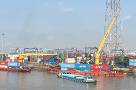  Положительное сальдо торгового баланса Вьетнама за первые семь месяцев 2025 года составило 10,18 миллиарда долларов. (Фото: ВИA) 