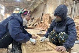 На деревообрабатывающем предприятии в бывшей провинции Виньфук (ныне Футхо). (Фото: ВИА) 