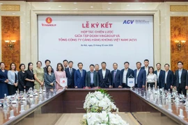 Участники церемонии. (Фото: tienphong.vn) 