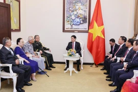 Встреча президента Лыонг Кыонга (в центре) с представителями семей бывших китайских и вьетнамских экспертов, советников и чиновников, состоявшаяся 4 сентября. (Фото: ВИA)