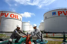На предприятии PV Oil Nha Be (город Хошимин), дочерней компании Нефтяной корпорации Petrovietnam Oil, эксплуатируется система снабжения нефтепродуктами. Фото: ВИА. 