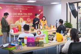 Прямая трансляция на первой Осенней ярмарке 2025 года. (Фото: Nhandan)