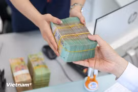 Циркуляр № 27, состоящий из 13 статей, подробно определяет критерии и методы оценки рисков отмывания денег среди подотчётных субъектов, а также процедуры управления рисками и классификации клиентов по уровням риска отмывания денег, наряду с другими положениями. (Фото: ВИA)