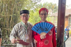 Иностранные дипломаты в аозай. (Фото: ВИА) 