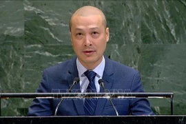 Министр-советник, временный поверенный в делах Постоянного представительства Вьетнама при ООН Нгуен Хоанг Нгуен выступает на заседании. (Фото: ВИА) 