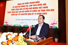 Председатель Национального собрания Чан Тхань Ман выступает на встрече с местными полицейскими в провинции Йенбай 4 января (Фото: ВИA)